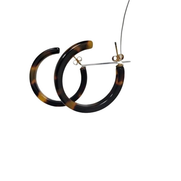 WOMEN'S Simone Medium Tortoise Shell Look Earrings. Gold Plated - Picture 3 of 3